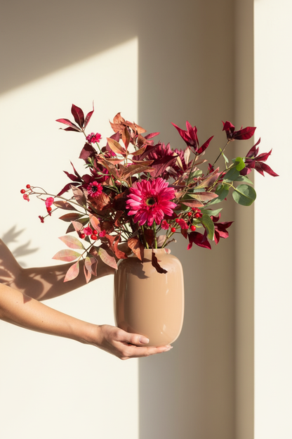 Bordeaux boeket met handen