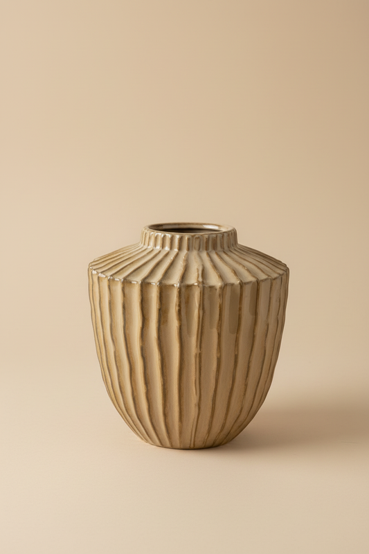 Gouden geribbelde vaas studio