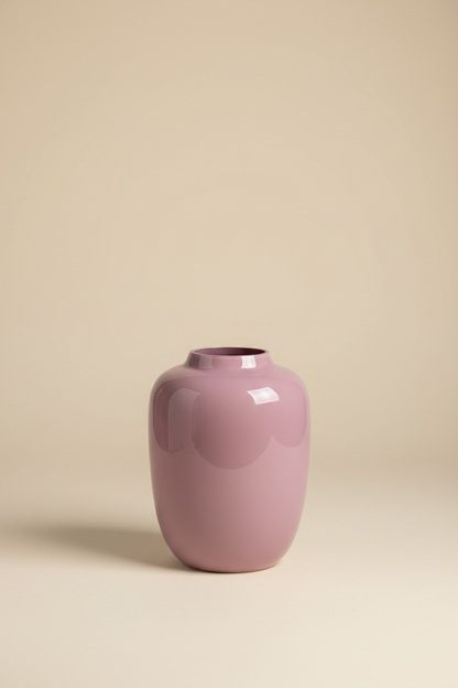 Roze glazen vaas studio foto